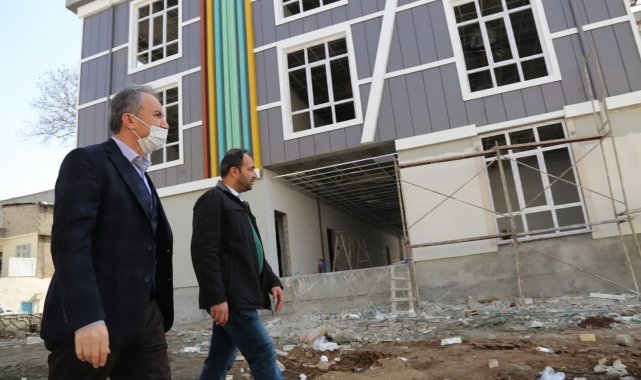 Kılınç, gençlik merkezi inşaat alanında incelemelerde bulundu