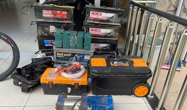 Kiralık araçla hırsızlık yapan iki şüpheli tutuklandı