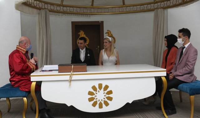 Kocasinan'da bir günde 22 çift mutlu yuvaların temelini attı