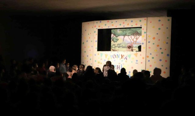 Konya Büyükşehir ilçelerdeki öğrencileri tiyatroyla buluşturuyor