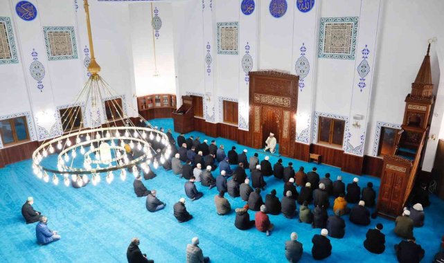 Körfez Cami&#039;de ilk namaz kılındı