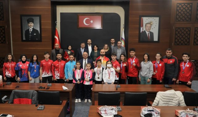 Körfezli şampiyonlardan Başkan Söğüt'e ziyaret