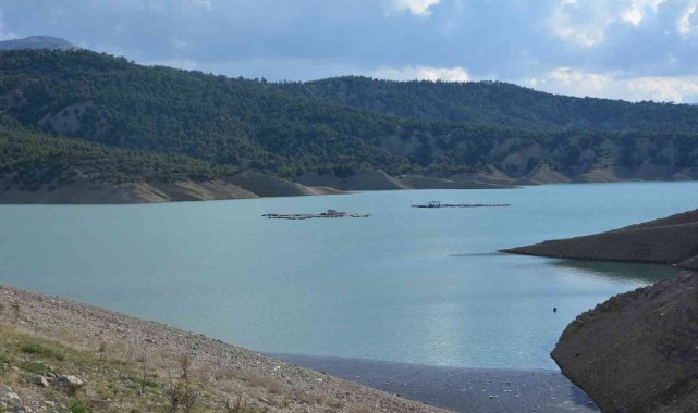 Korkuteli'de karlar eriyor, sulama suyu barajının seviyesi yükseliyor