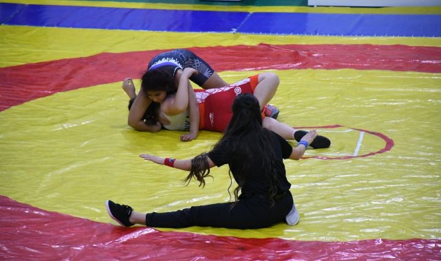 Köyceğiz'de Kadınlar Serbest Güreş Şampiyonası yapıldı