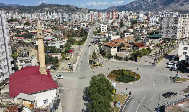 Kozan'da asfalt ve minare çalışması