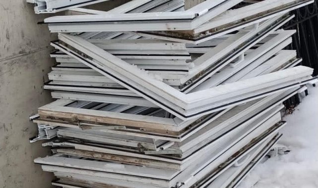 Kullanılmayan yurt binasının pencerelerini çalan 3 kişi yakalandı