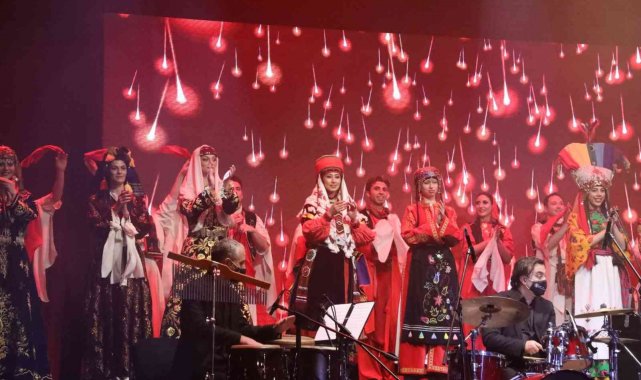 Kültür ve Turizm Bakanlığı Senfoni ve Halk Dansları Topluluğu, Erzincan&#039;da konser ve gösteri sundu