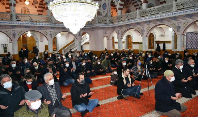 Kulu&#039;da Regaib Kandilinde vaandaşlar camileri doldurdu