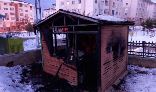 Kulübede ısınmak için ateş yaktılar, söndüremeyince kaçtılar