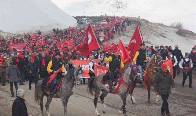Kurtuluşun 104'ncü yıl dönümünde şehitler için yürüdüler
