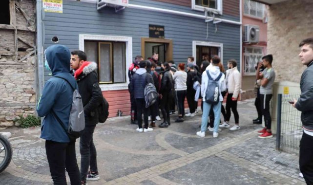 Kuşadası'nda liselilerin meydan kavgası kanlı bitti