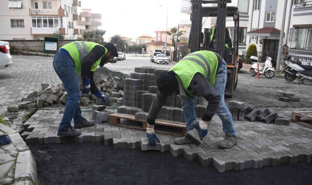 Kuşadası'nda yol yapım çalışmaları devam ediyor