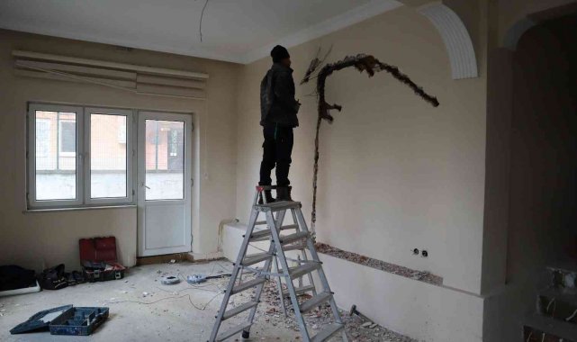 Kütüphanenin iç tadilatı tamamlanıyor