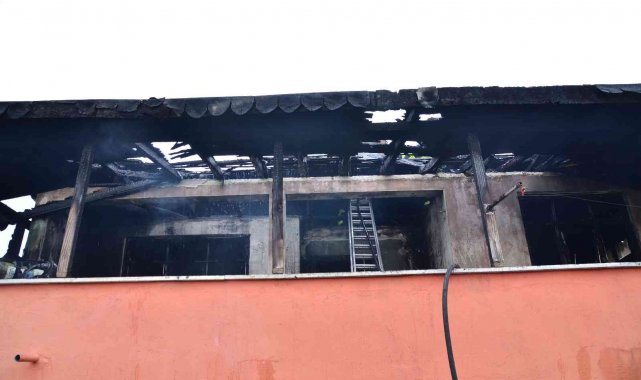 Lojman yangınında imam camdan atlayarak kurtuldu