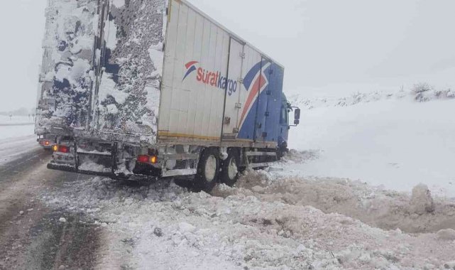 Malatya-Kayseri karayolunda kamyon ve tırlara kapatıldı
