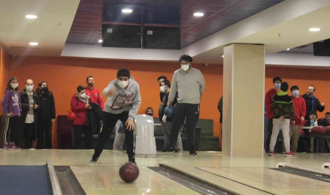 Maltepeli çocukların bovling heyecanı