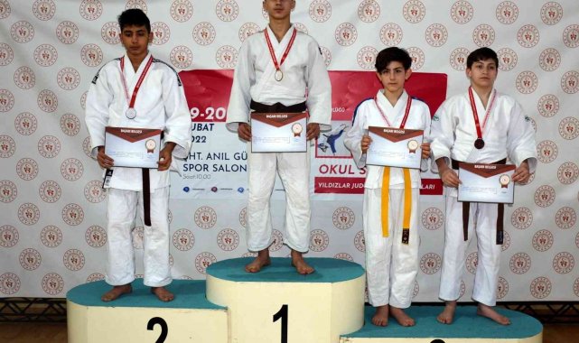 Manisa BBSK'nın judocuları madalyayla döndü