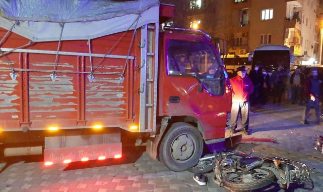 Manisa'da kamyonet motosikletle çarpıştı: 1 ölü, 1 ağır yaralı