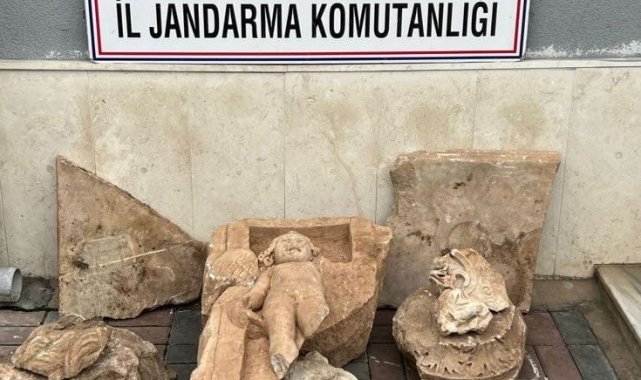 Manisa'da Roma dönemine ait Eros Bebek heykeli ele geçirildi