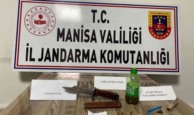 Manisa&#039;da şüpheli araçtan uyuşturucu ve mermi çıktı
