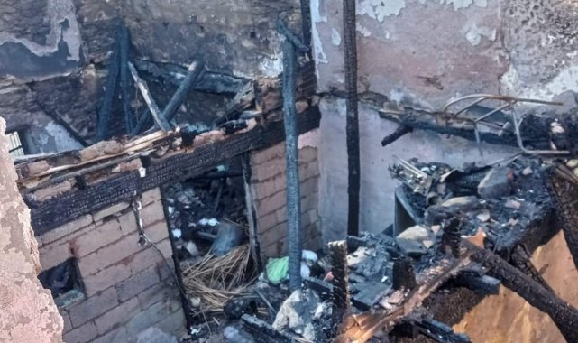 Manisa'da yangın bir evi kül etti