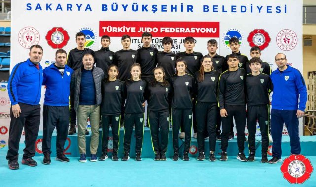 Manisalı judocular Sakarya'da madalyaları topladı