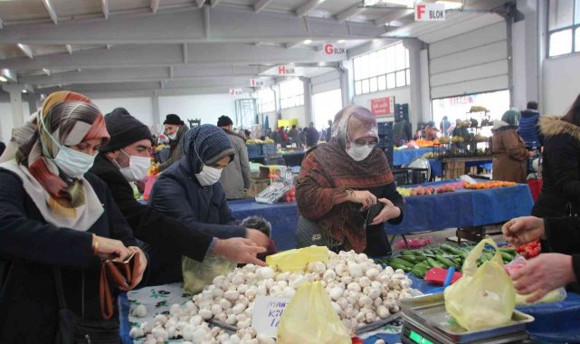 Mantarlar kapış kapış satılıyor