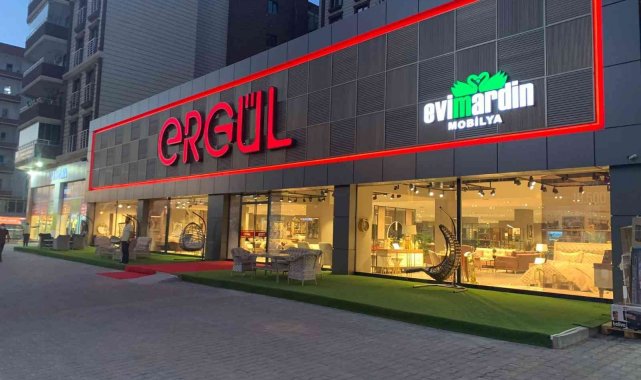 Mardin'de mobilya mağazasından 14 Şubat Sevgililer Günü özel indirimi