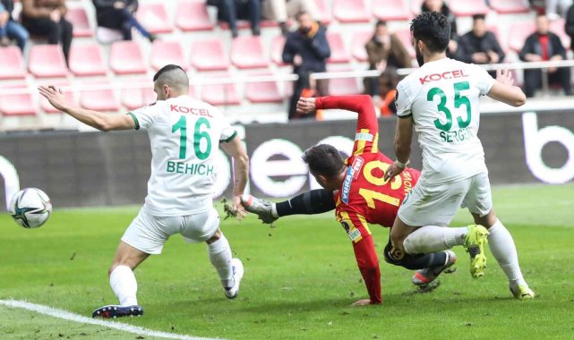 Mario Gavranovic 8. golünü attı