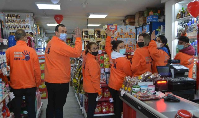 Market çalışanlarından "Kadına şiddete hayır" farkındalığı