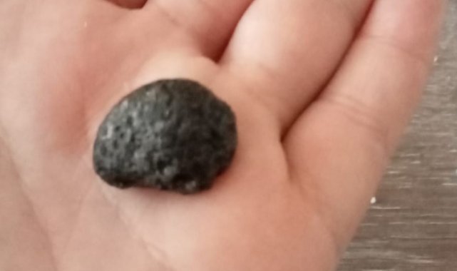 Marketten aldıkları zeytinden taş çıktığını iddia ettiler