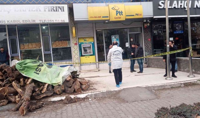 Maskeli, silahlı soyguncular PTT şubesinden 20 bin TL çalarak kayıplara karıştı