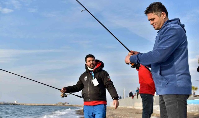 Mavi bayraklı Ağapark&#039;ta oltalar yarıştı