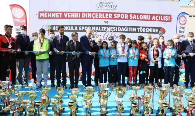 Mehmet Vehbi Dinçerler Spor Salonu'nun resmi açılışı yapıldı