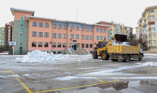 Meram'da okullar yeni yarıyıl için hazırlanıyor