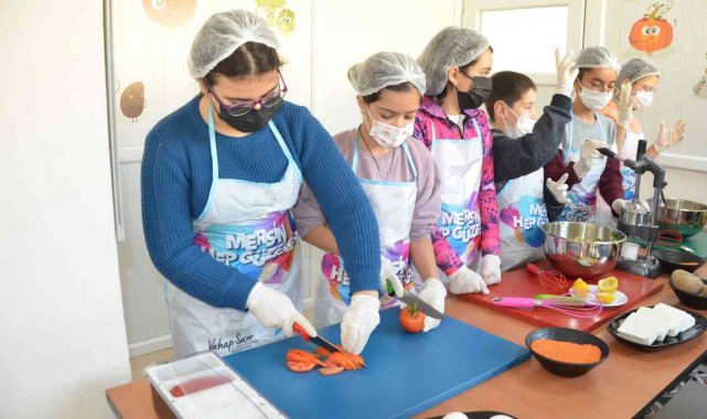 Mersin Büyükşehir Belediyesi geleceğin aşçılarını yetiştiriyor