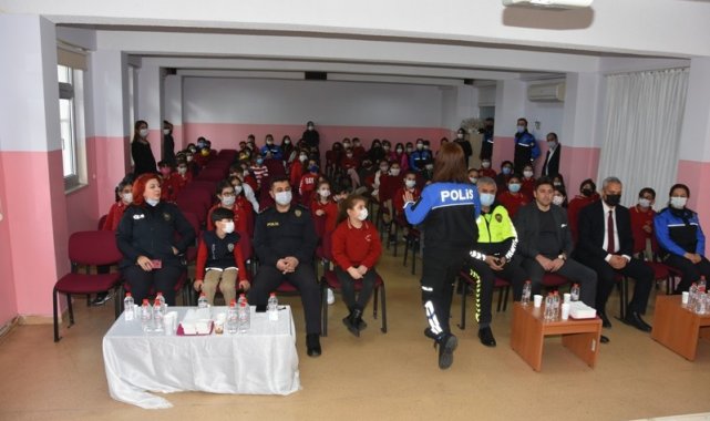 Mersin polisi ilkokul öğrencilerini asayiş konularında bilgilendirdi