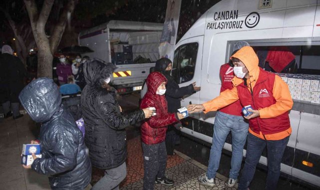 Mersin&#039;de 20 bin kandil simidi dağıtıldı