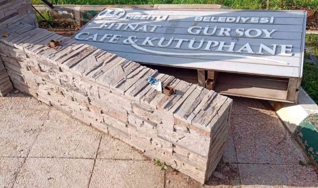 Mersin'de kafe kütüphaneye saldırı