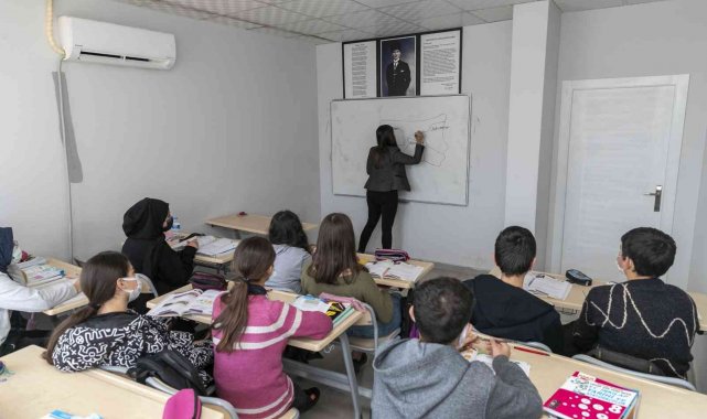 Mersin'de kurs merkezleri ara tatilde de eğitime devam etti