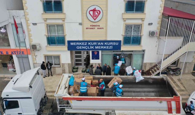 Mersin'den İdlib'e 2 tır yardım