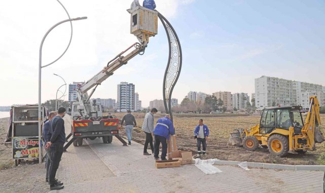 Mezitli sahilinde aydınlatma çalışmaları başladı