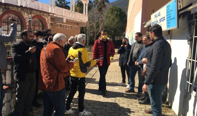 Milas'ta kundaklanan kulüp binası önünde açıklama yapıldı