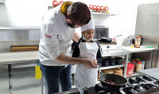 Minik aşçılar işbaşında