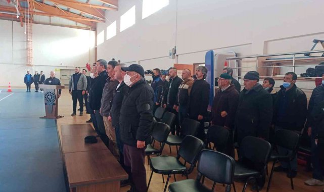 Minik güreşçiler kıran kırana güreşti