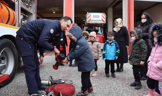 Minikler itfaiyeci oldu