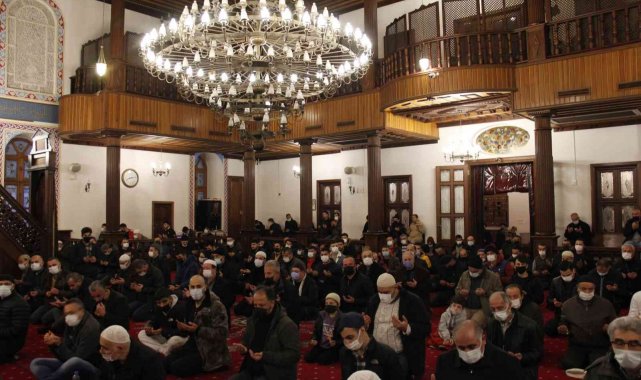 Miraç Kandilinde camiler dolup taştı