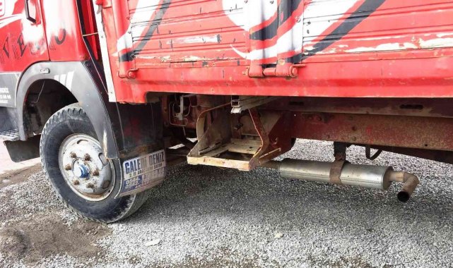 Misafirliğe gittiği kamyonetinin aküsünü çaldılar