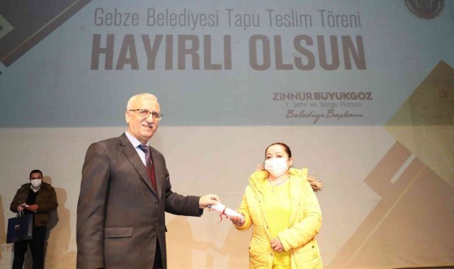 Mollafenari'de hak sahiplerine tapuları verildi