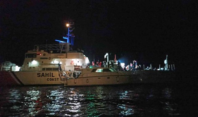 Motor yat içinde 23 düzensiz göçmen yakalandı
